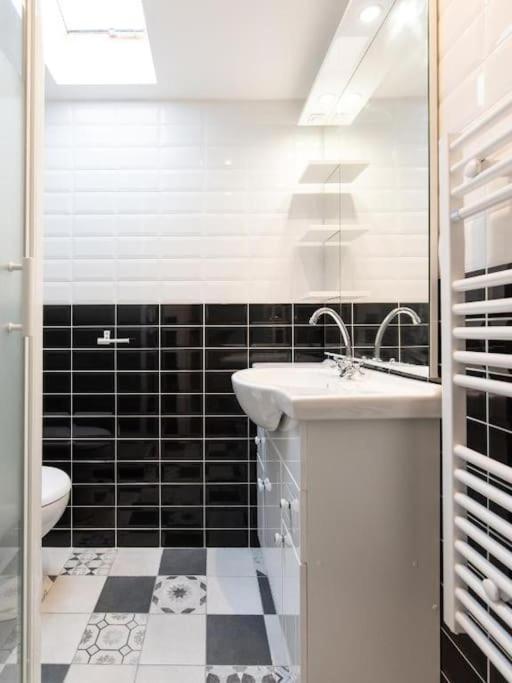 Le Paris Eiffel - Appartement Cosy En Plein Centre Bourgoin-Jallieu Екстериор снимка